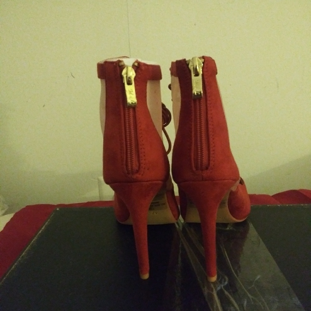 Shoes - Picture 2 of 4